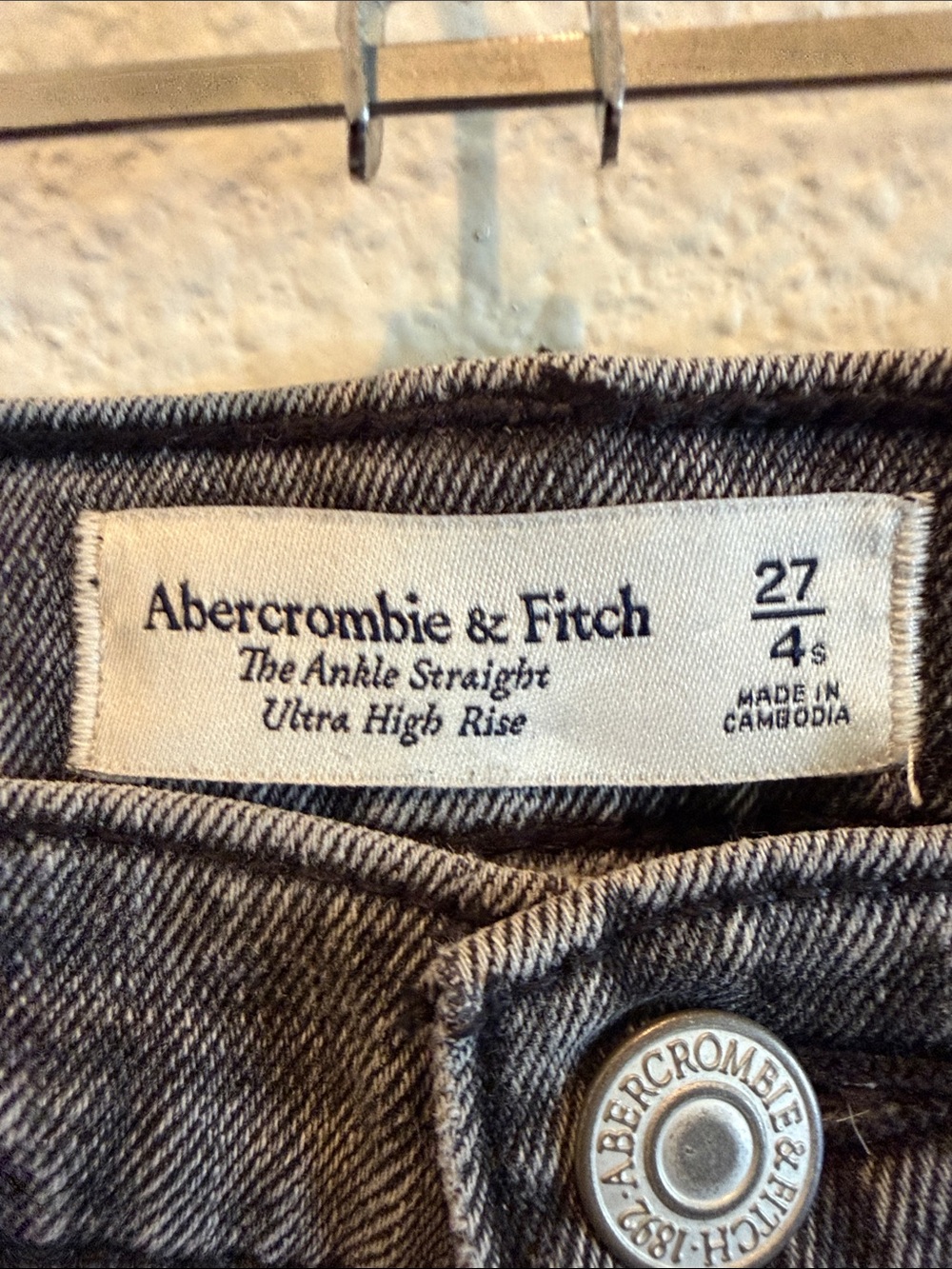 Abercrombie Ankle Straight Ultra High Rise - Rinsed Black - Picture 2 of 6